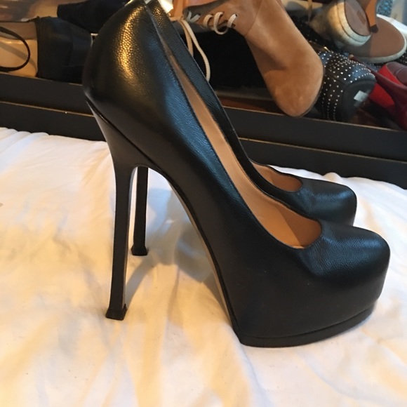Yves Saint Laurent black leather platform pumps - Picture 5 of 6